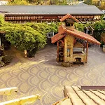 Dvorik Leva 3*