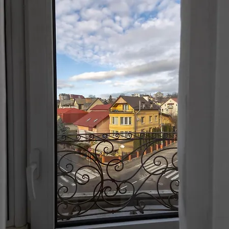 Dvorik Leva 3*