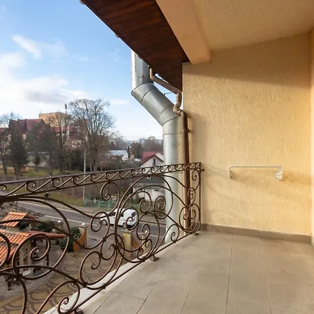 Otel Dvorik Leva 3*