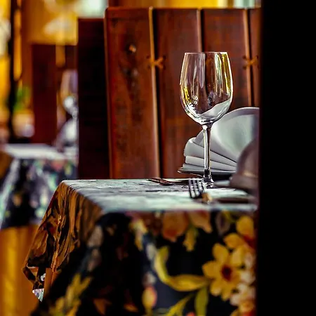 Dvorik Leva Hotel 3*