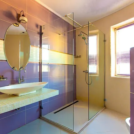 Dvorik Leva Hotel 3*