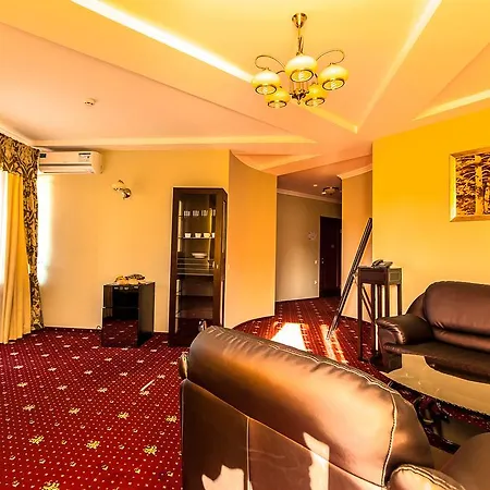 Hotel Dvorik Leva 3*