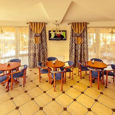 Hotel Dvorik Leva 3*