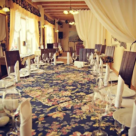 Dvorik Leva Hotel 3*