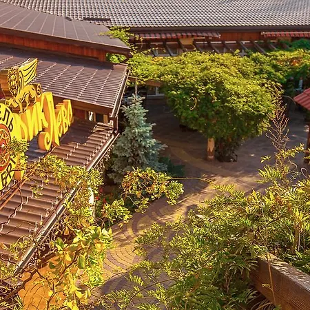 Hotel Dvorik Leva 3*