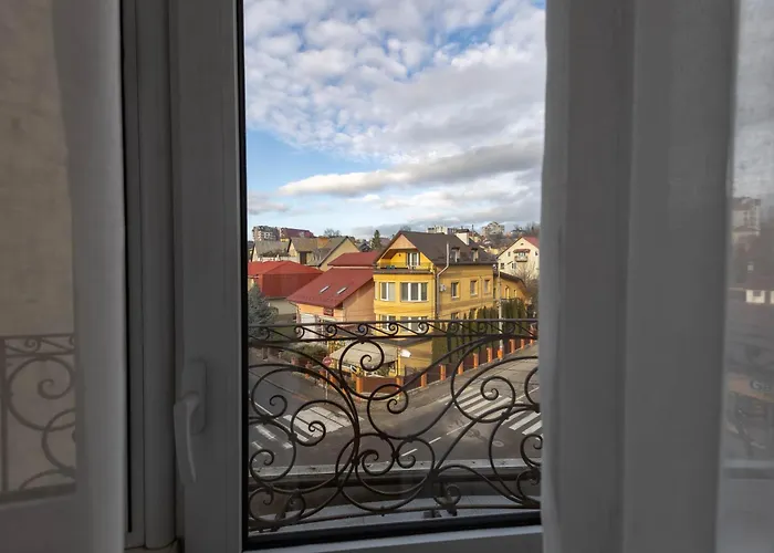 Dvorik Leva 3*