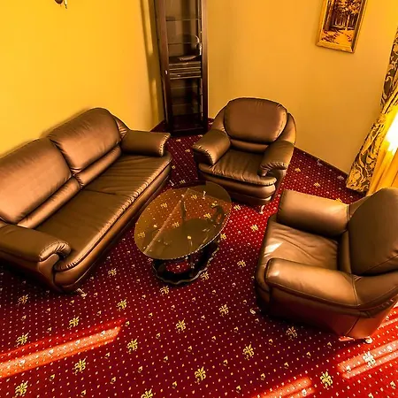 Dvorik Leva Hotel 3*