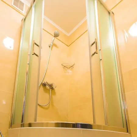 Dvorik Leva 3* トラスコヴェッツ