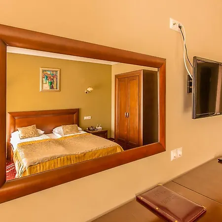 Dvorik Leva 3* トラスコヴェッツ