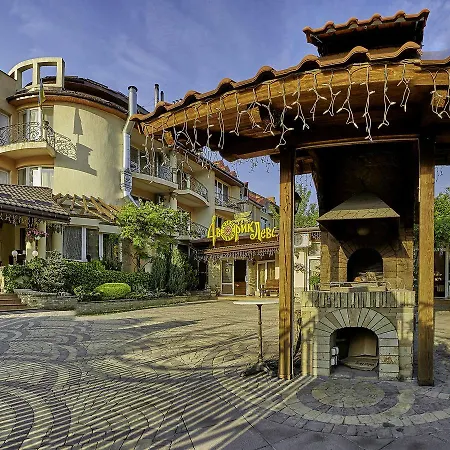 Dvorik Leva Hotel