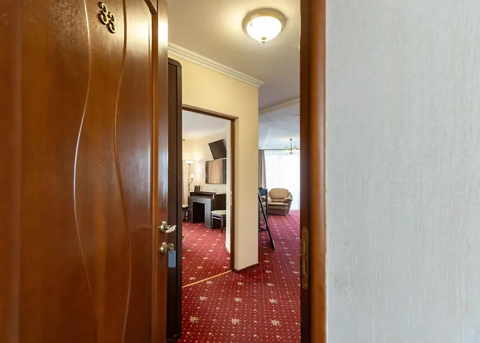 Dvorik Leva Hotell 3*