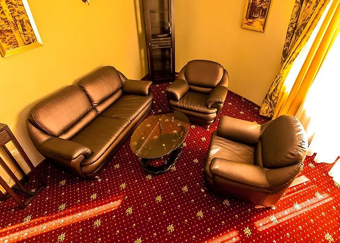Dvorik Leva Hotell 3*