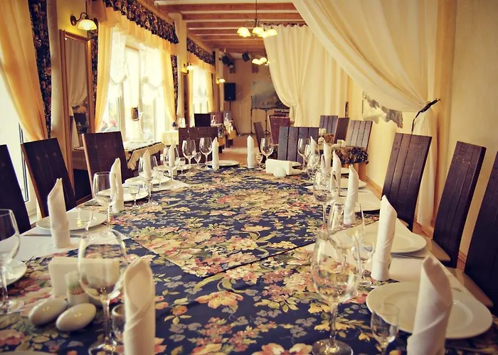 Dvorik Leva Hotell 3*